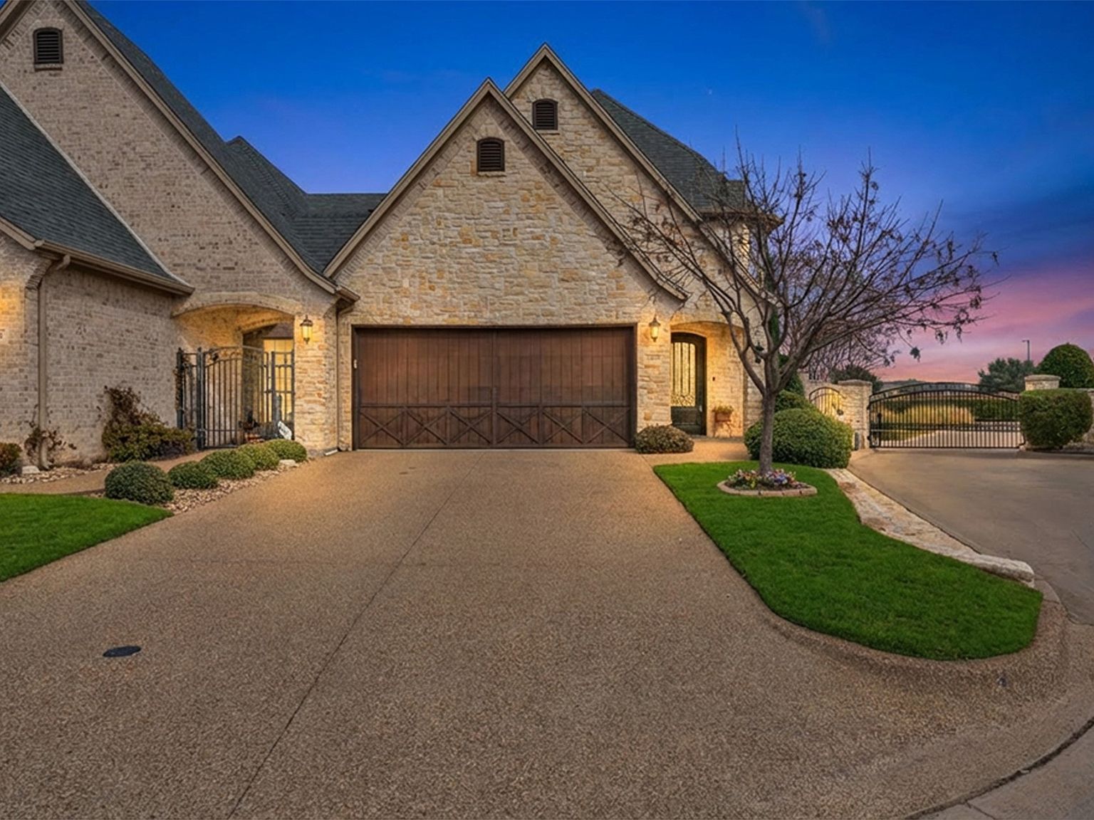 2400 Vineyard Dr Granbury, TX 76048 - Thumbnail 2