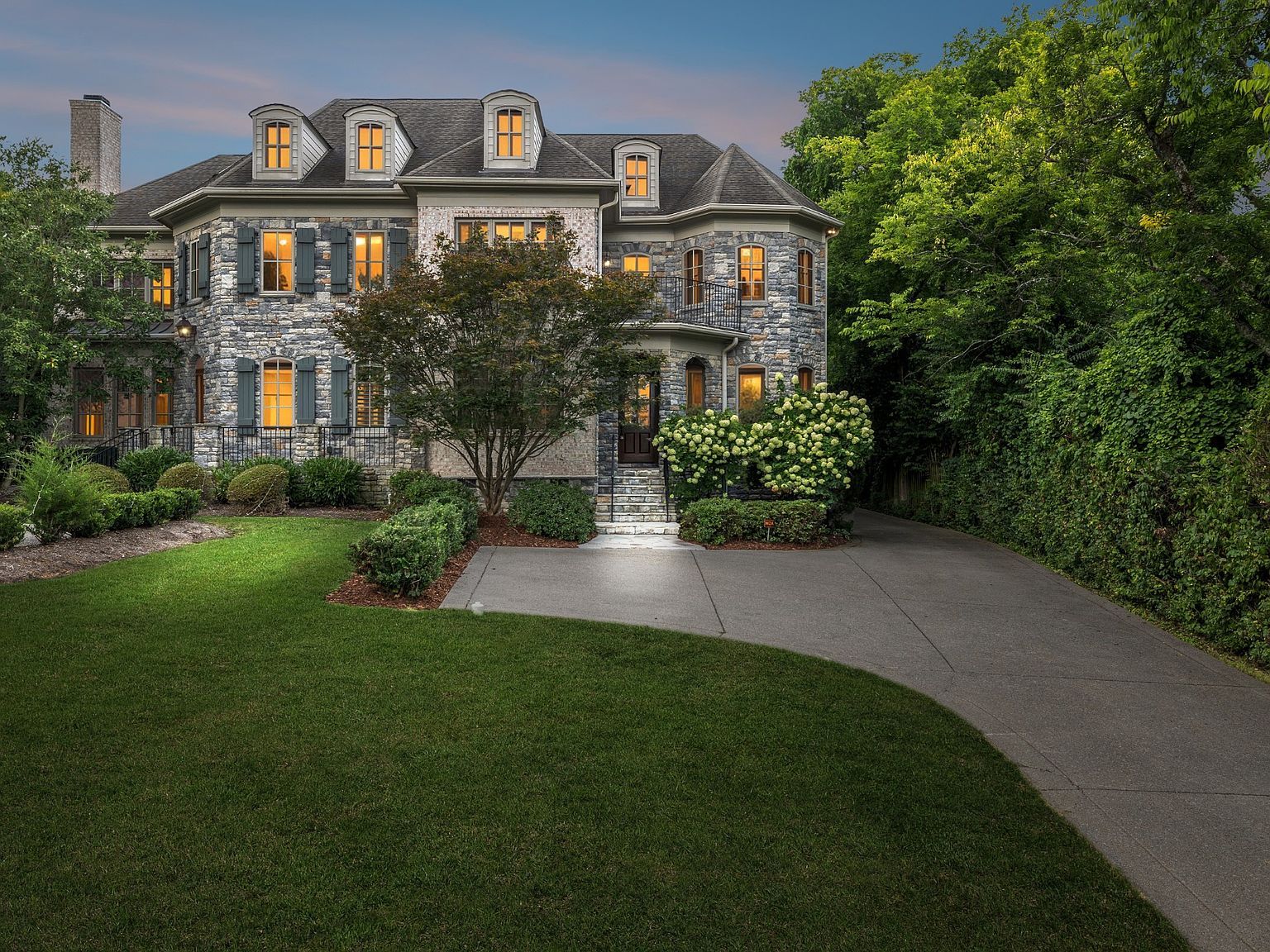 2021B Overhill Dr Nashville, TN 37215 - Thumbnail 2