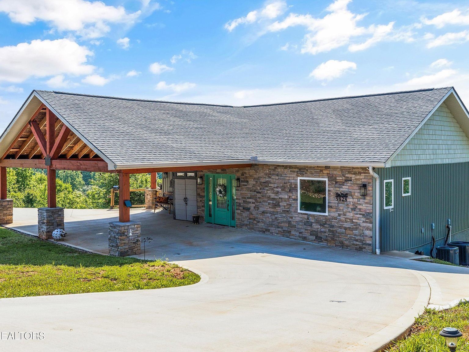 9828 Kodak Rd SE Kodak, TN 37764  | Single Family