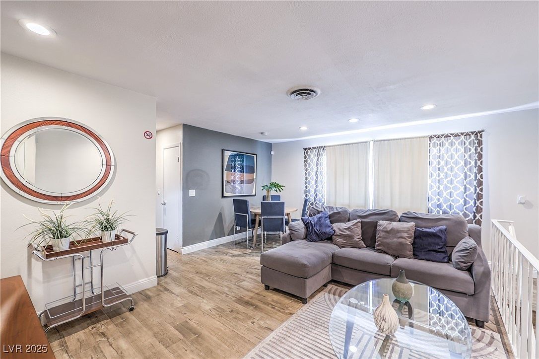 1553 Dorothy Ave UNIT 4 Las Vegas, NV 89119 - Thumbnail 2