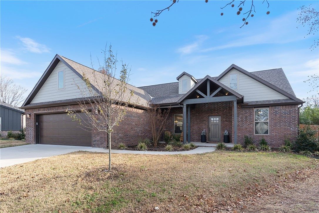 1150 S Liberty Dr Fayetteville, AR 72701 - Thumbnail 2