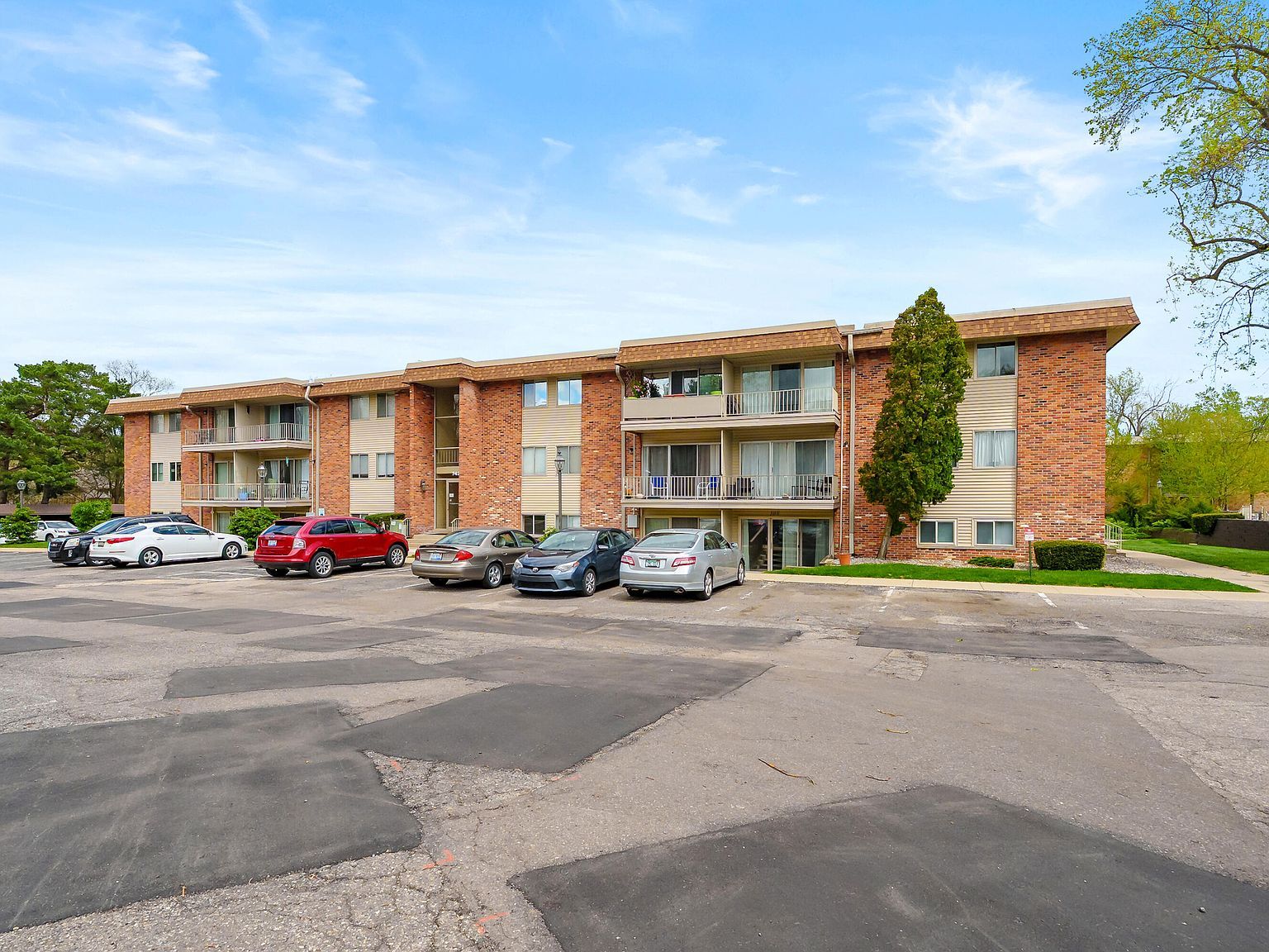 742 W Kilgore Rd APT 307 Kalamazoo, MI 49008, 49008