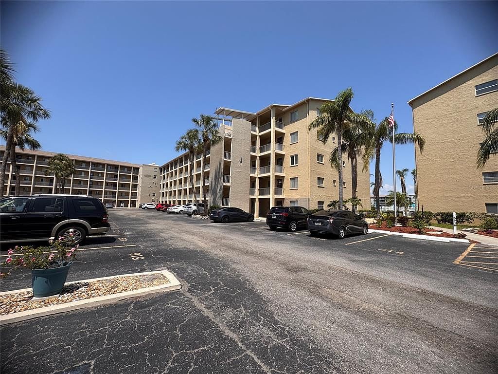 3647 Lake Bayshore Dr #J416 Bradenton, FL 34205 - Thumbnail 2