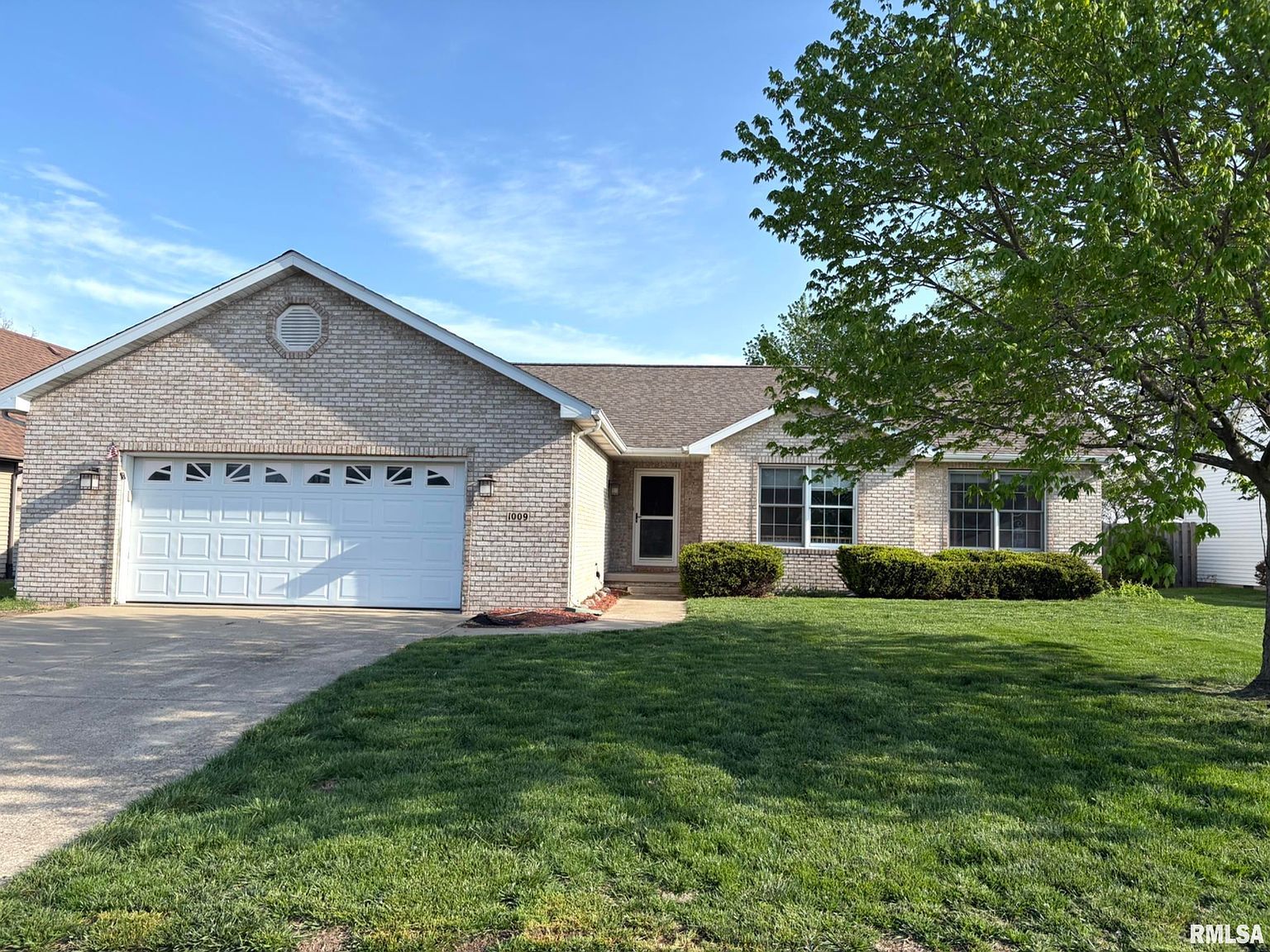 1009 Monarch Dr Chatham, IL 62629  | Single Family