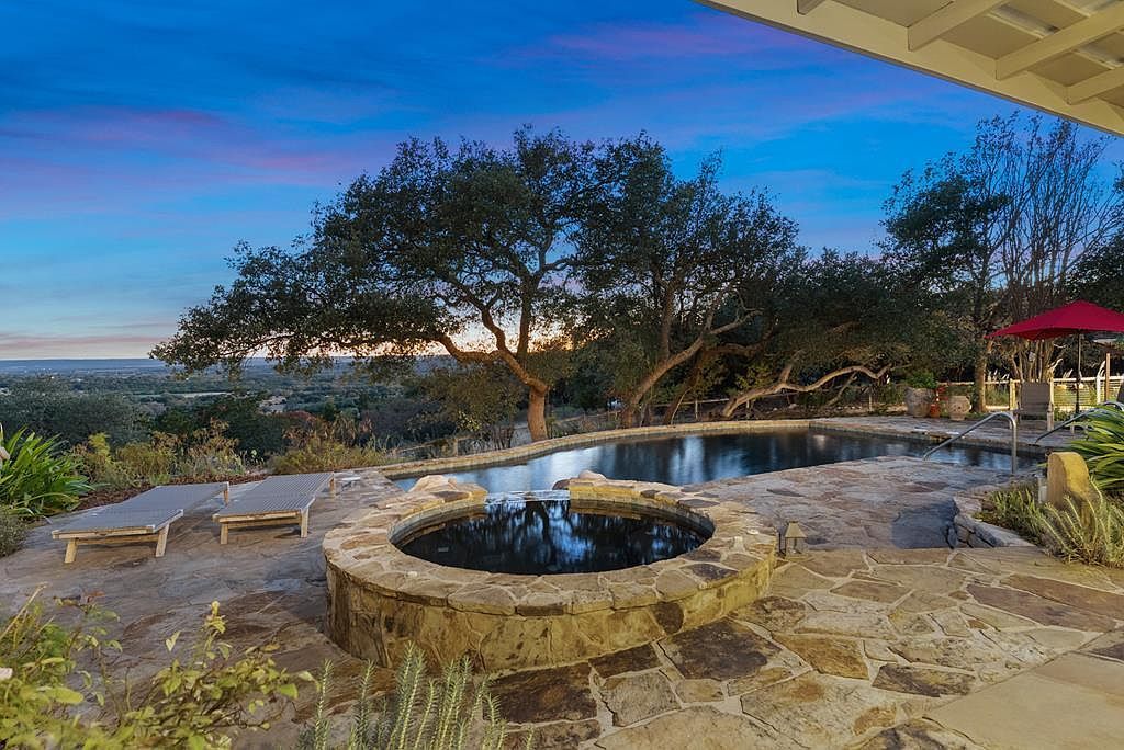 193 W Ledge Stone Dr Fredericksburg, TX 78624 - Thumbnail 2