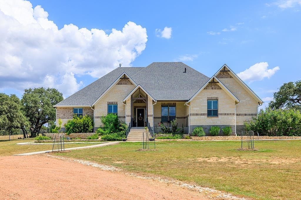 201 Mystic Oaks Trl Fredericksburg, TX 78624 - Thumbnail 2