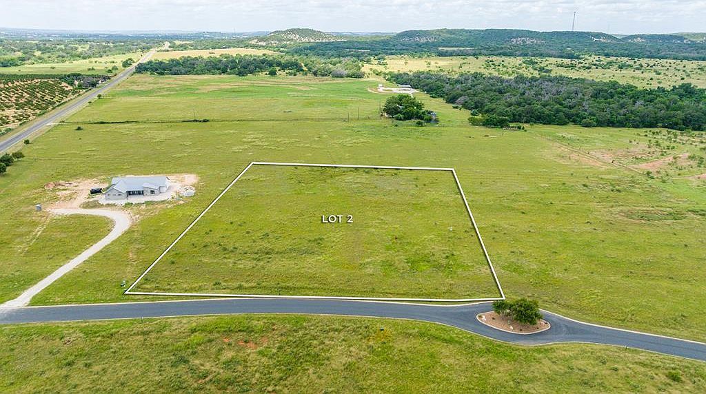 2 Harvest Hills Ln Fredericksburg, TX 78624 - Thumbnail 2