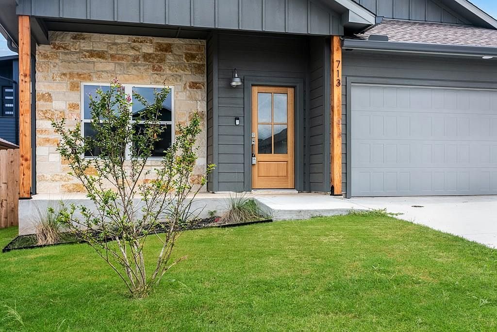 713 Wedgewood Ln Fredericksburg, TX 78624 - Thumbnail 2