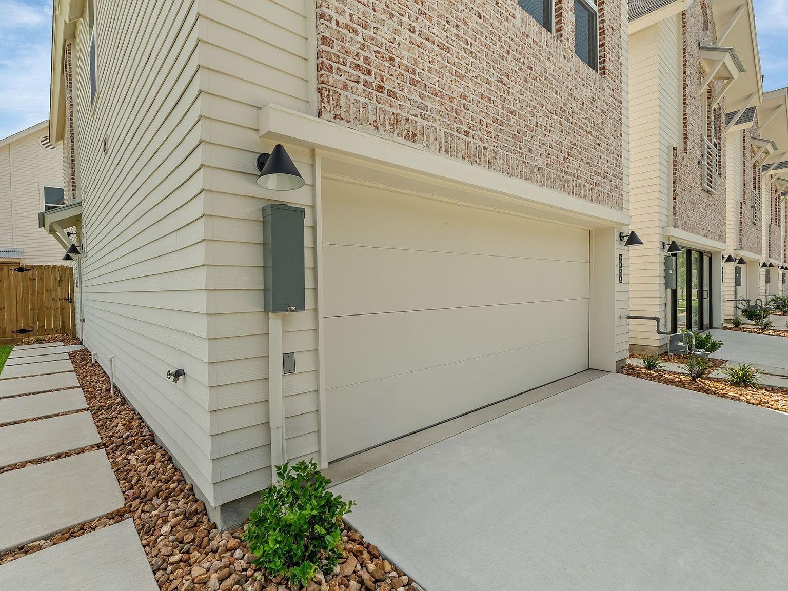 881 Rachel St #A Houston, TX 77091 - Thumbnail 2