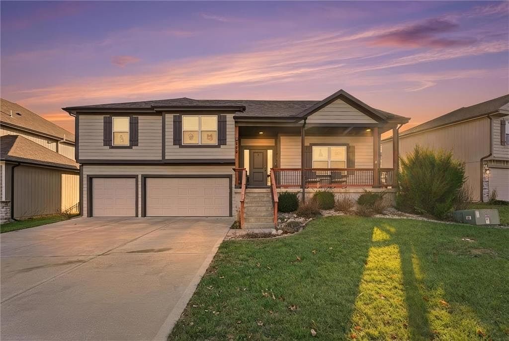 606 SE Colonial Dr Blue Springs, MO 64014 - Thumbnail 2