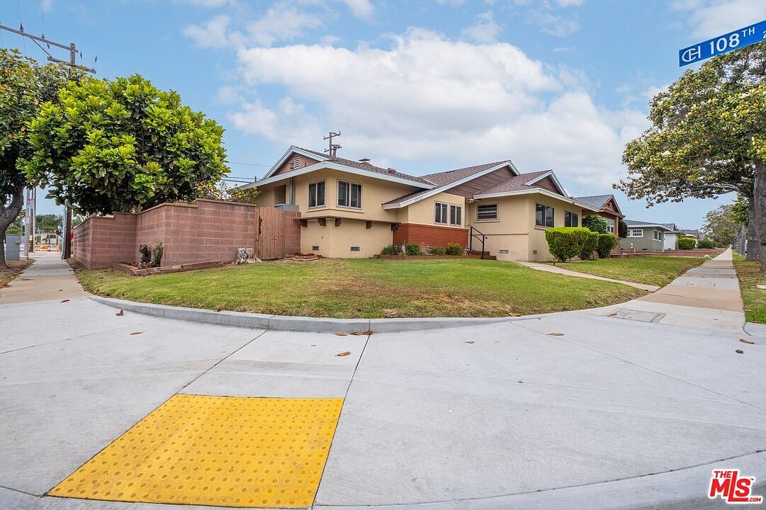 10725 S 8th Ave Inglewood, CA 90303 - Thumbnail 2