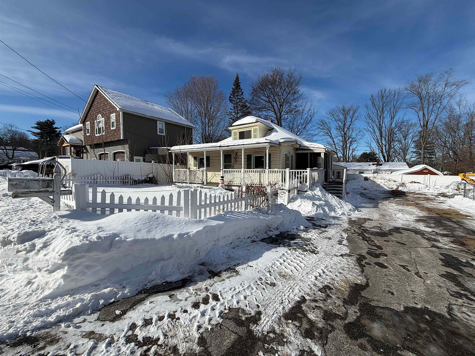 38 Bell St Nashua, NH 03064 - Thumbnail 2