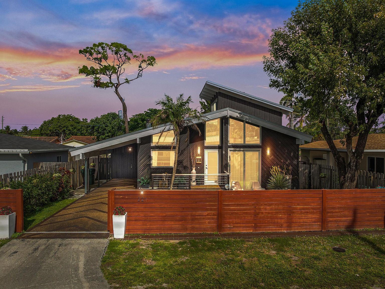 221 NW 45th St Fort Lauderdale, FL 33309 - Thumbnail 2