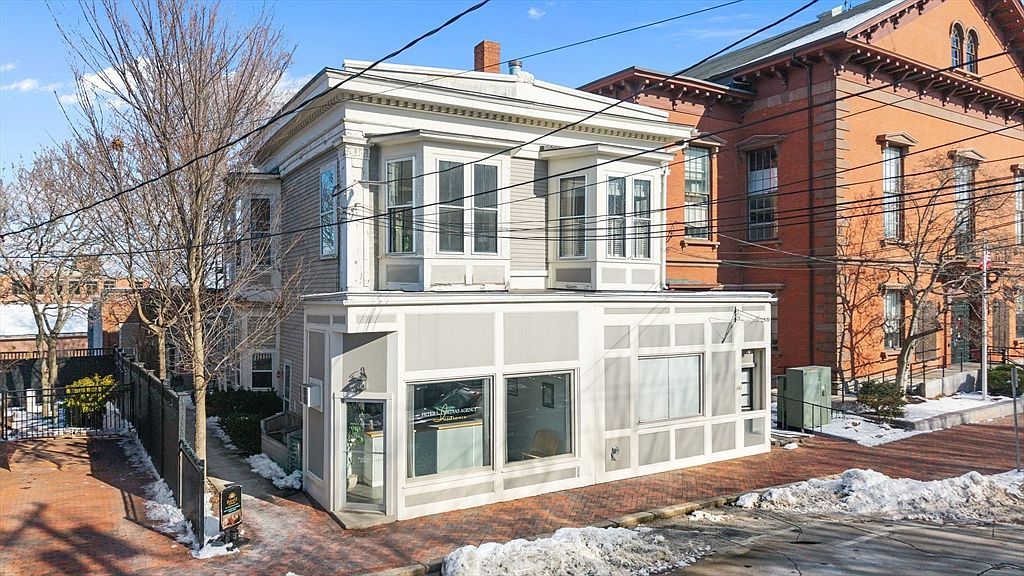 68 Pleasant St #2 Newburyport, MA 01950 - Thumbnail 2