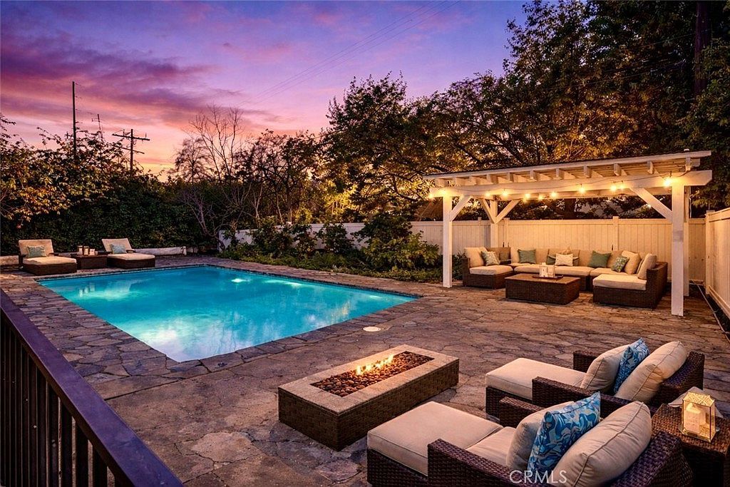 11814 Hesby St Valley Village, CA 91607 - Thumbnail 2