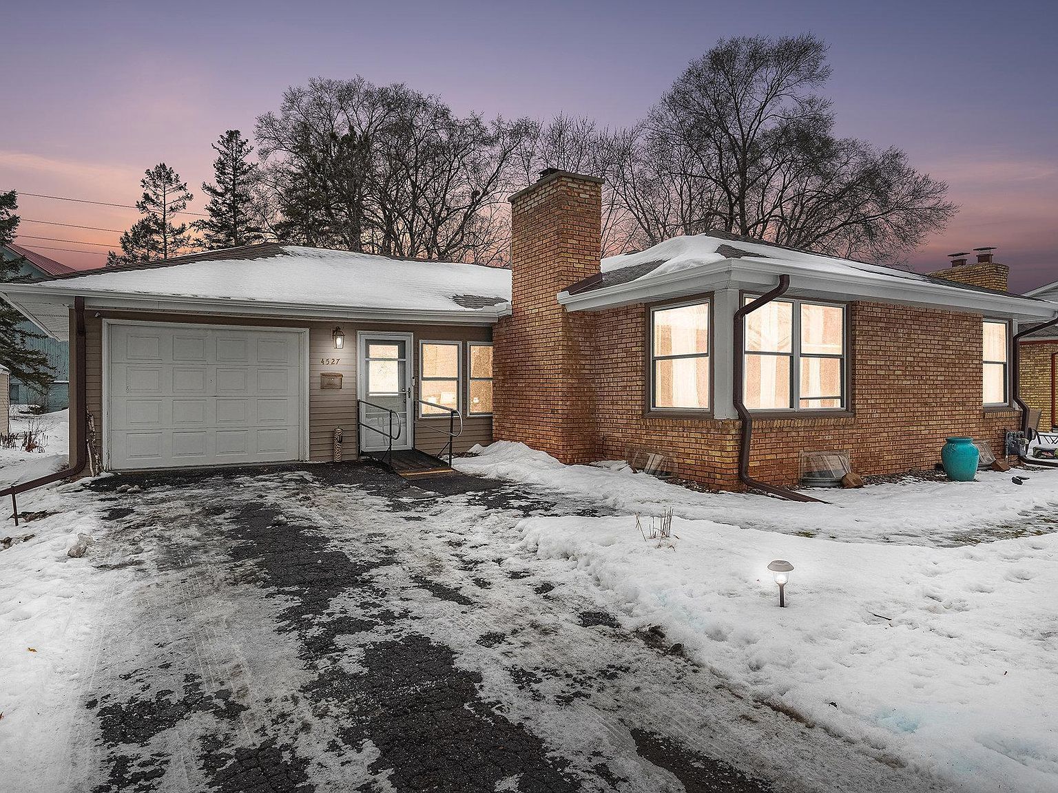 4527 Lakeland Ave N Robbinsdale, MN 55422 - Thumbnail 2