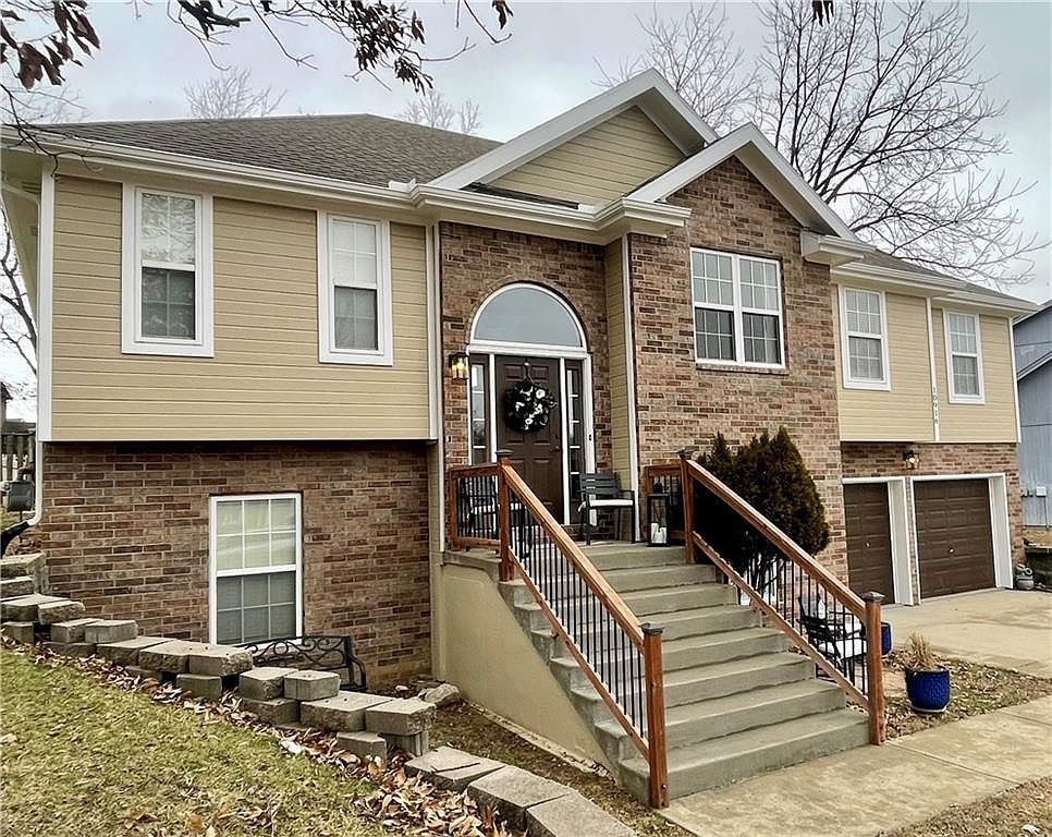 10916 N Oxford Ave Kansas City, MO 64157 - Thumbnail 2