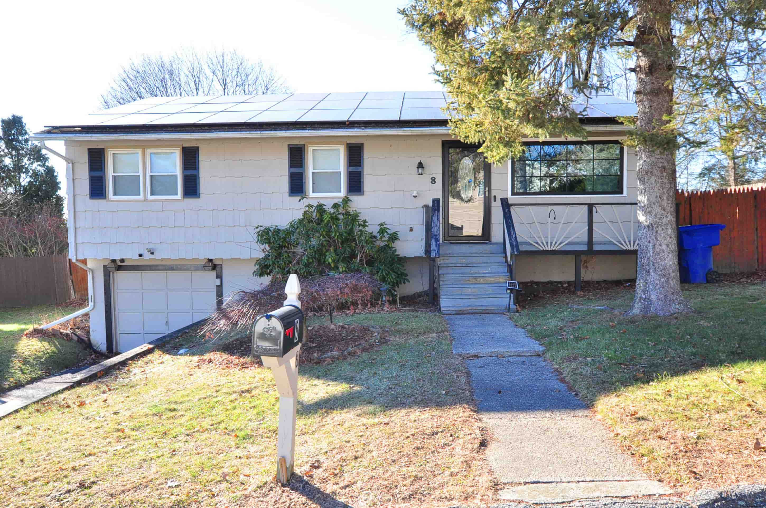 8 Cornfield Road, Waterbury, CT, USA, 6704  | Single Family
