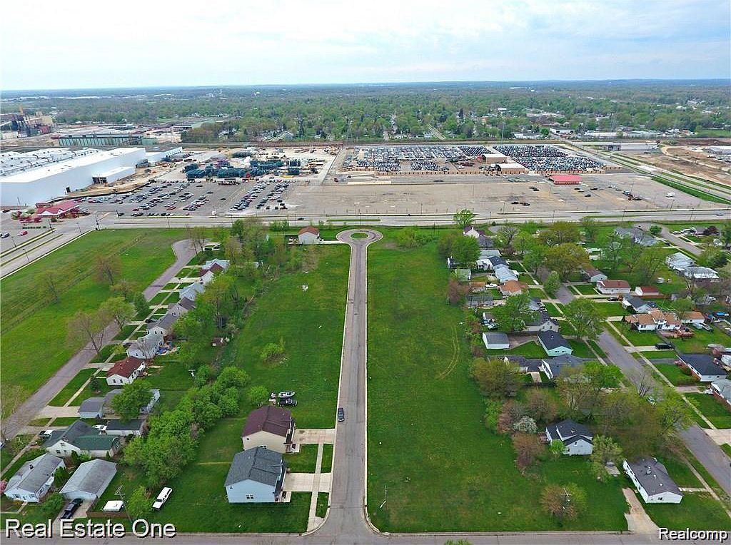 301 2nd Ave Pontiac, MI 48340  | Land/Lot