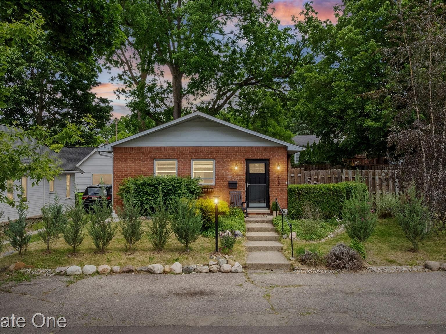 225 1st St Fenton, MI 48430, 48430