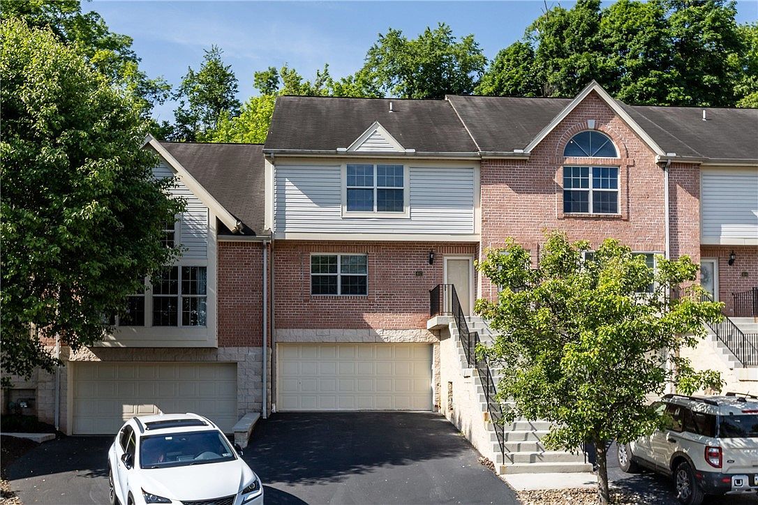 402 Berrington Ct Bethel Park, PA 15102 | Condominium