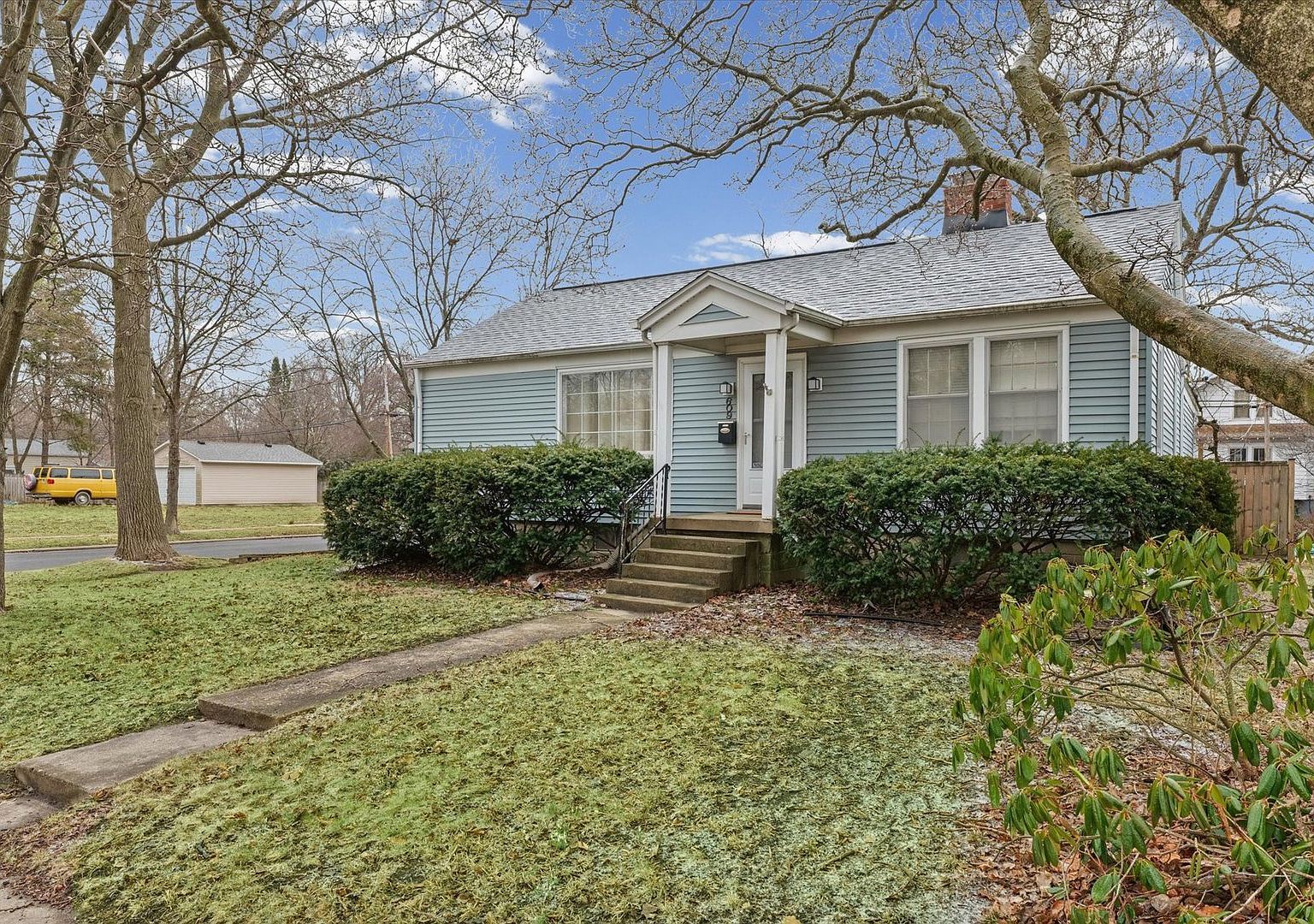 609 E Washington St Urbana, IL 61801 - Thumbnail 2