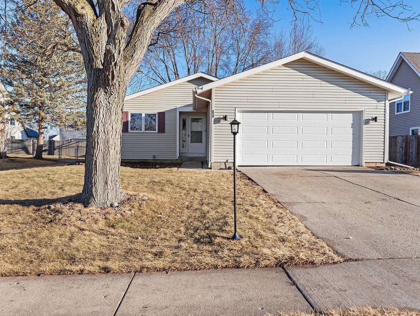 215 Apple Hill Ln Streamwood, IL 60107 - Thumbnail 2