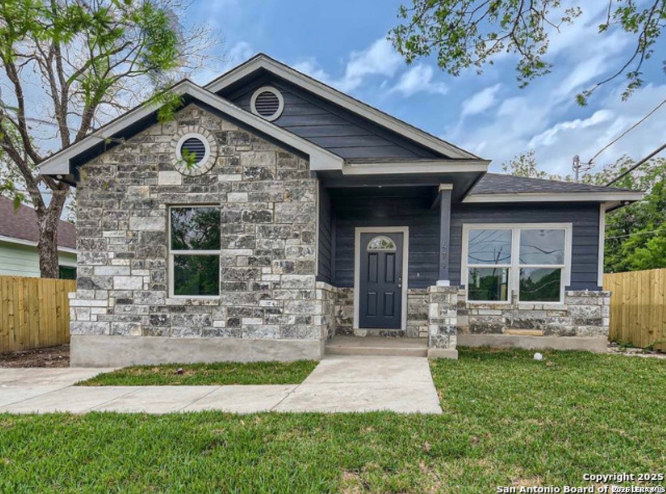 479 Corliss San Antonio, TX 78220 - Thumbnail 2