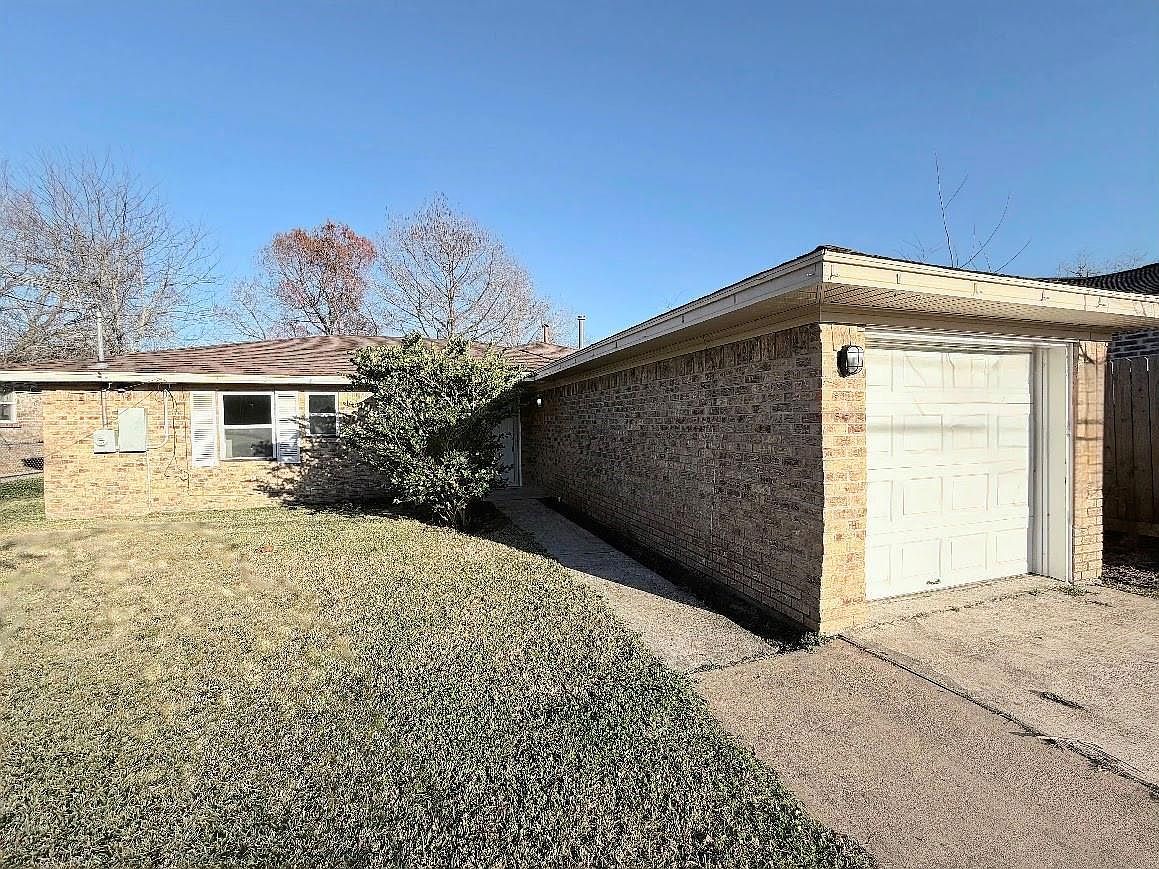 214 S Texas St Texas City, TX 77591 - Thumbnail 2