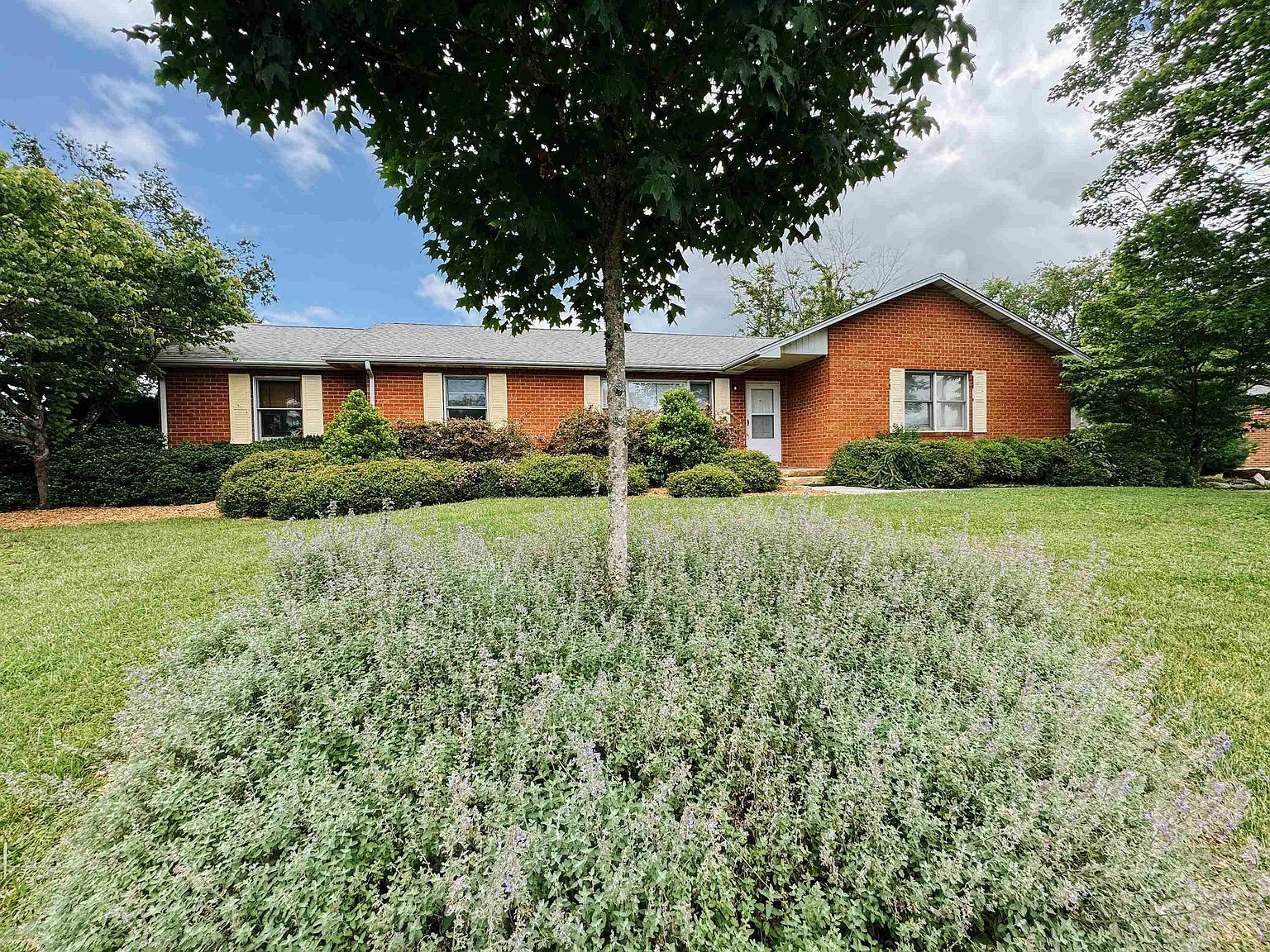 1450 & 1452 Sandy Cir Blacksburg, VA 24060 - Thumbnail 2