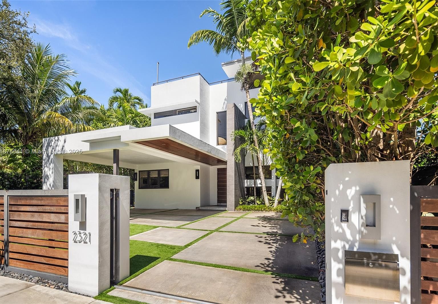 2321 Trapp Ave Miami, FL 33133 - Thumbnail 2