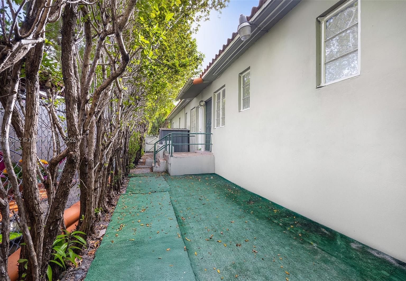 282 NW 41st Ave Miami, FL 33126 - Thumbnail 2