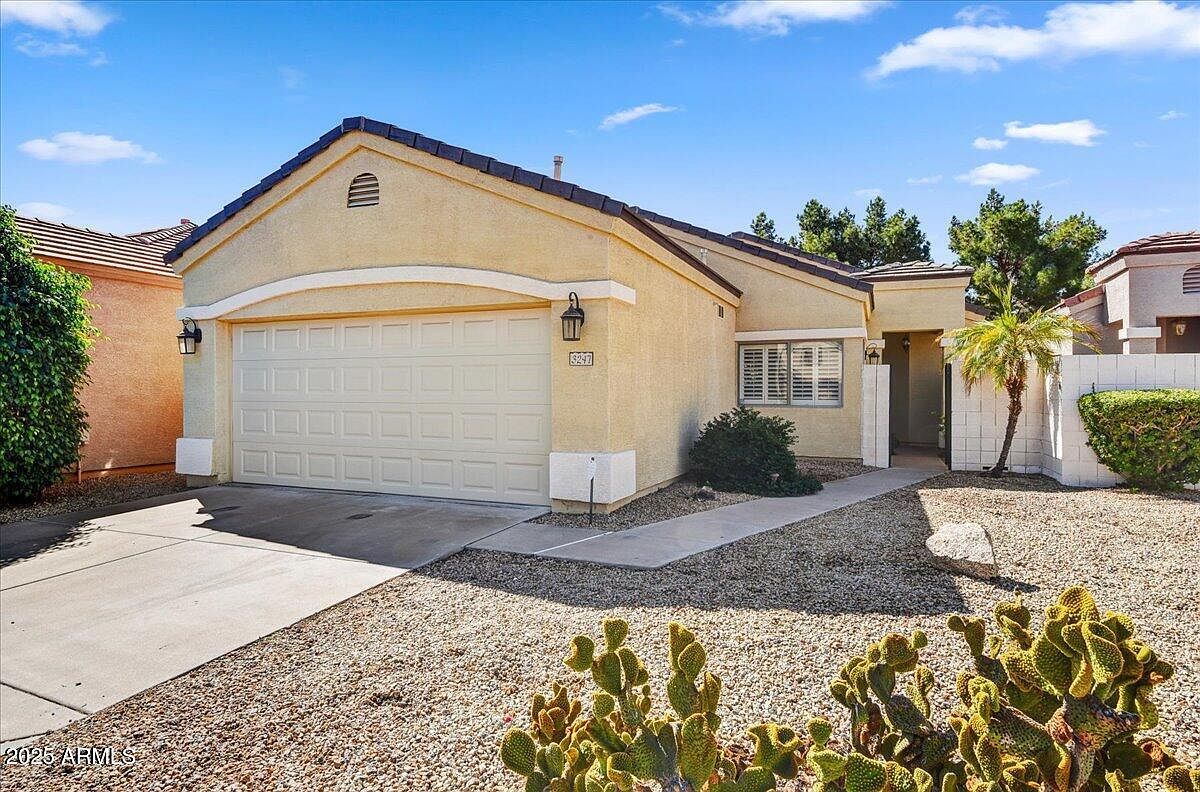 3247 E Maldonado Dr Phoenix, AZ 85042 - Thumbnail 2