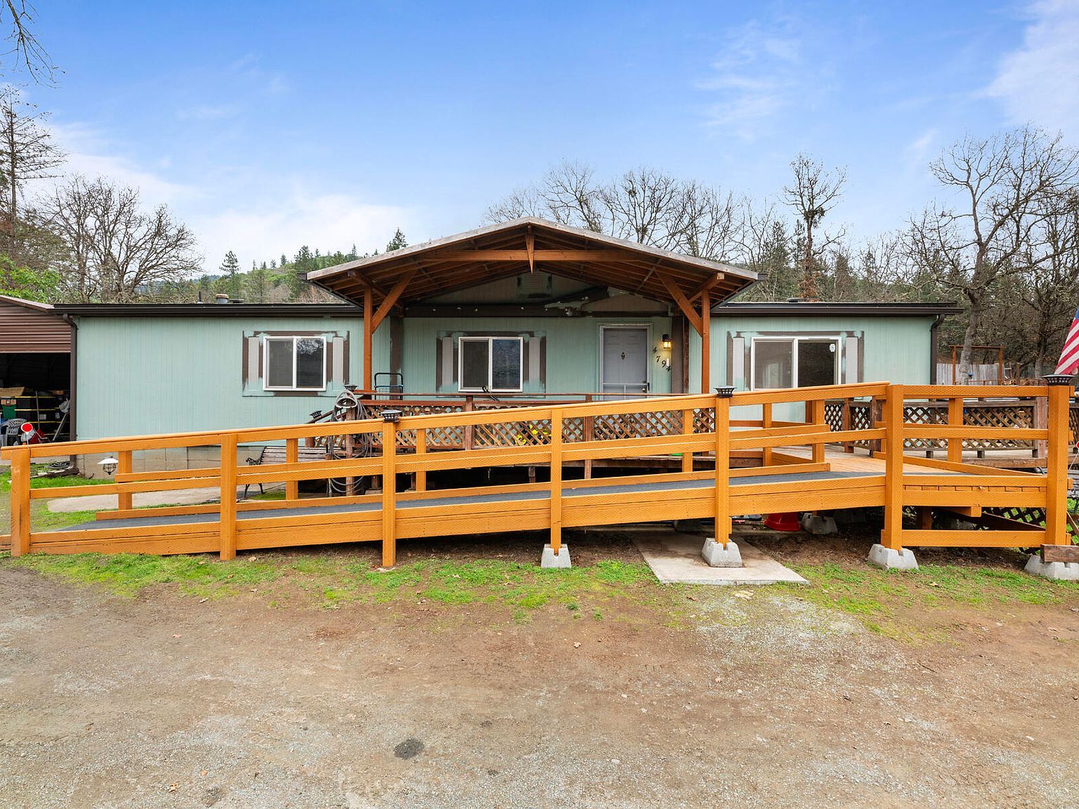 4794 Foothill Blvd Grants Pass, OR 97526 - Thumbnail 2