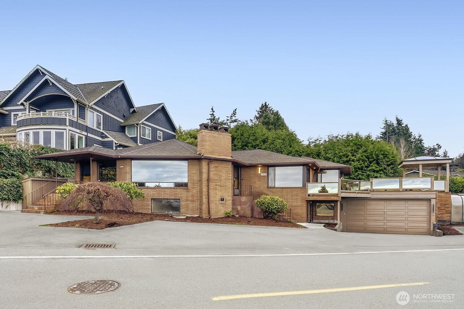 9922 Triton Dr NW Seattle, WA 98117 - Thumbnail 2