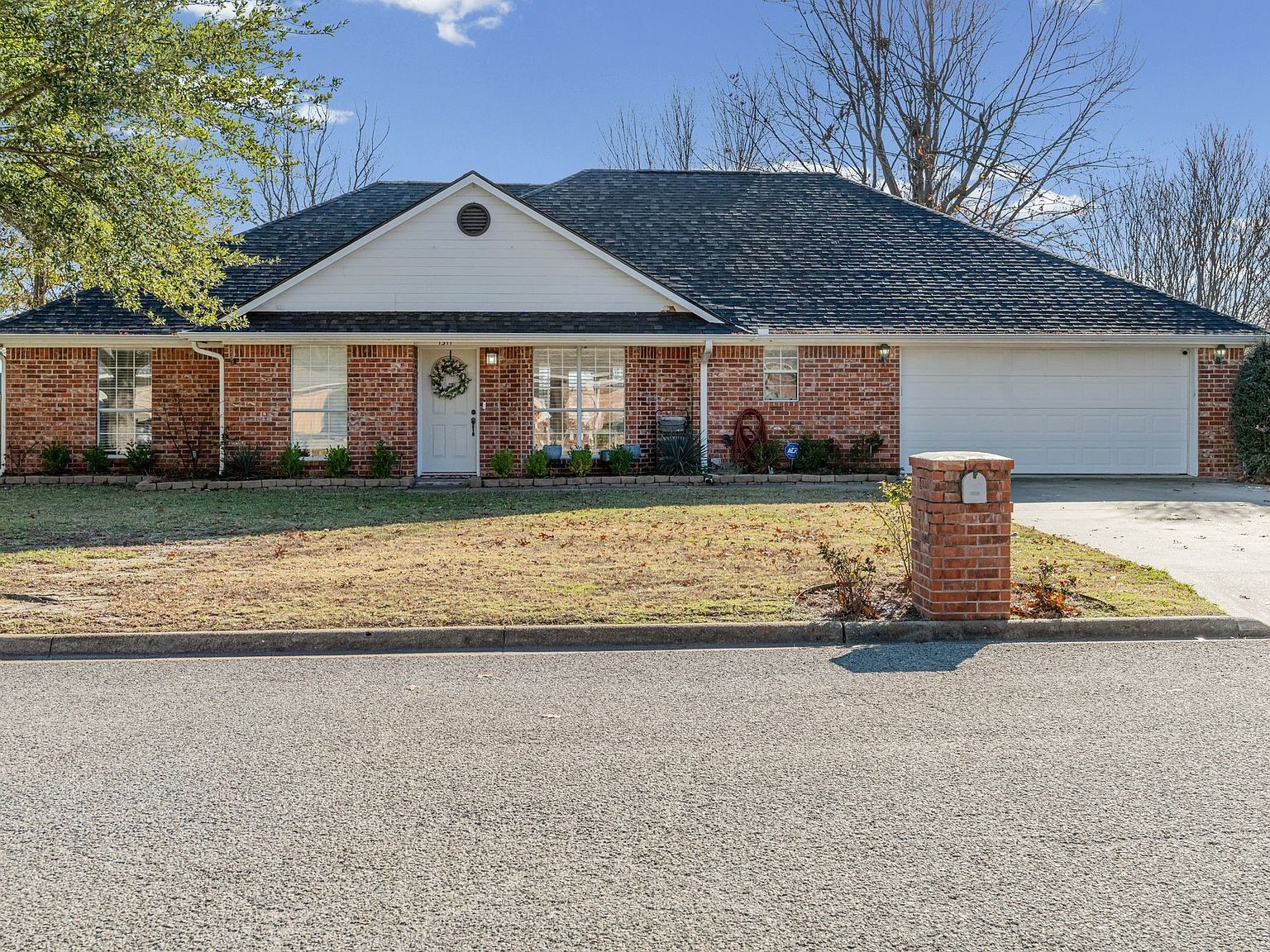 1311 Tiffany Ln Commerce, TX 75428 - Thumbnail 2