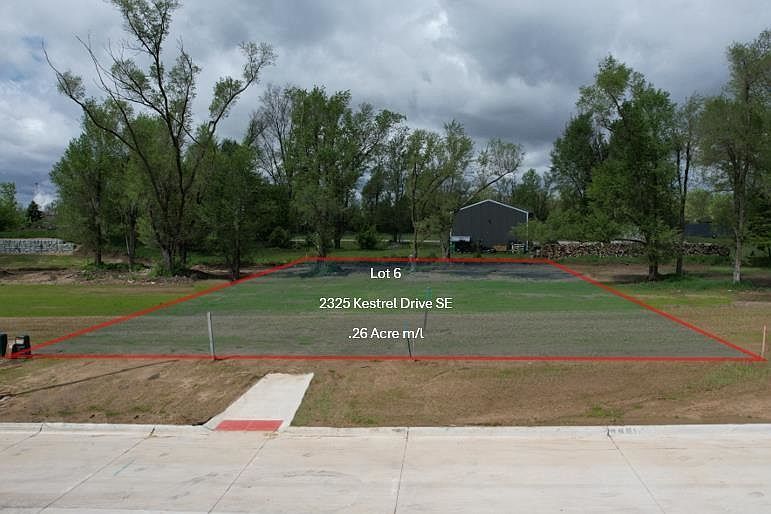 2325 Kestrel Dr SE Cedar Rapids, IA 52403 - Thumbnail 2