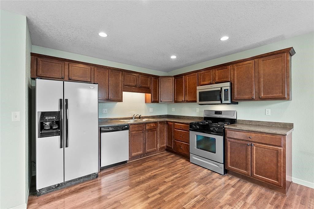 3107 Johnson Ave NW APT 4 Cedar Rapids, IA 52405 - Thumbnail 2