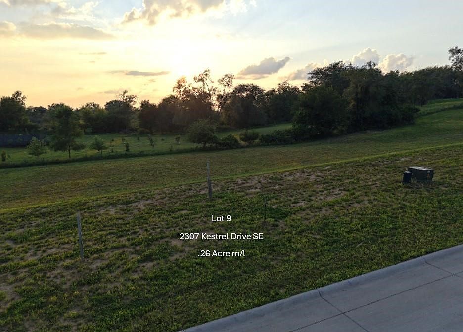 2307 Kestrel Dr SE Cedar Rapids, IA 52403 - Thumbnail 2