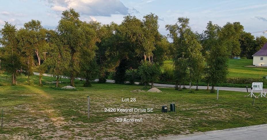 2426 Kestrel Dr SE, Cedar Rapids, IA, 52403 - Thumbnail 2