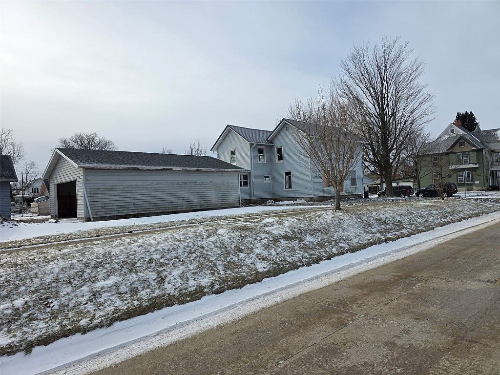 302 E 9th St Vinton, IA 52349 - Thumbnail 2