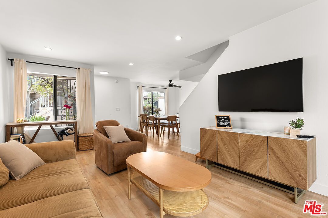 746 N Eucalyptus Ave APT 21 Inglewood, CA 90302 - Thumbnail 2