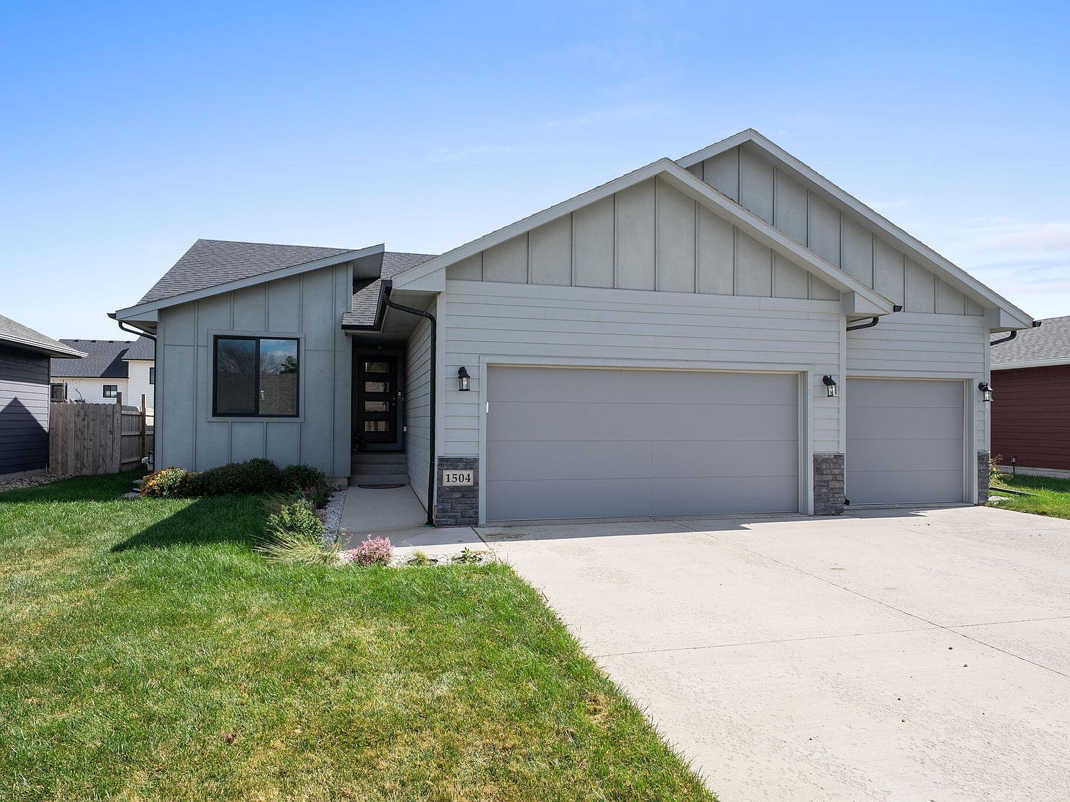 1504 S Gill Ave Sioux Falls, SD 57106 - Thumbnail 2