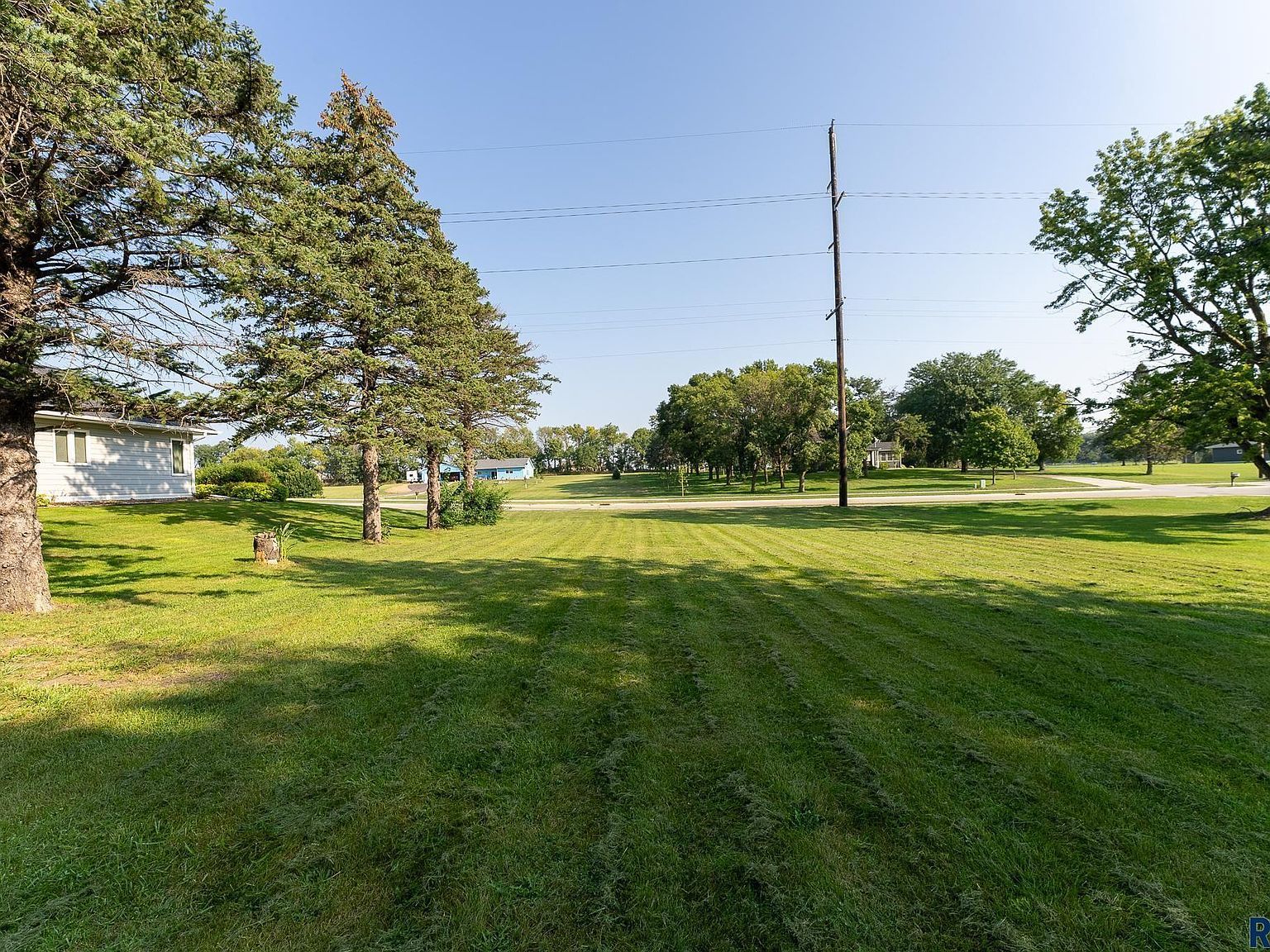 E Boynton Ave Lennox, SD 57039 - Thumbnail 2