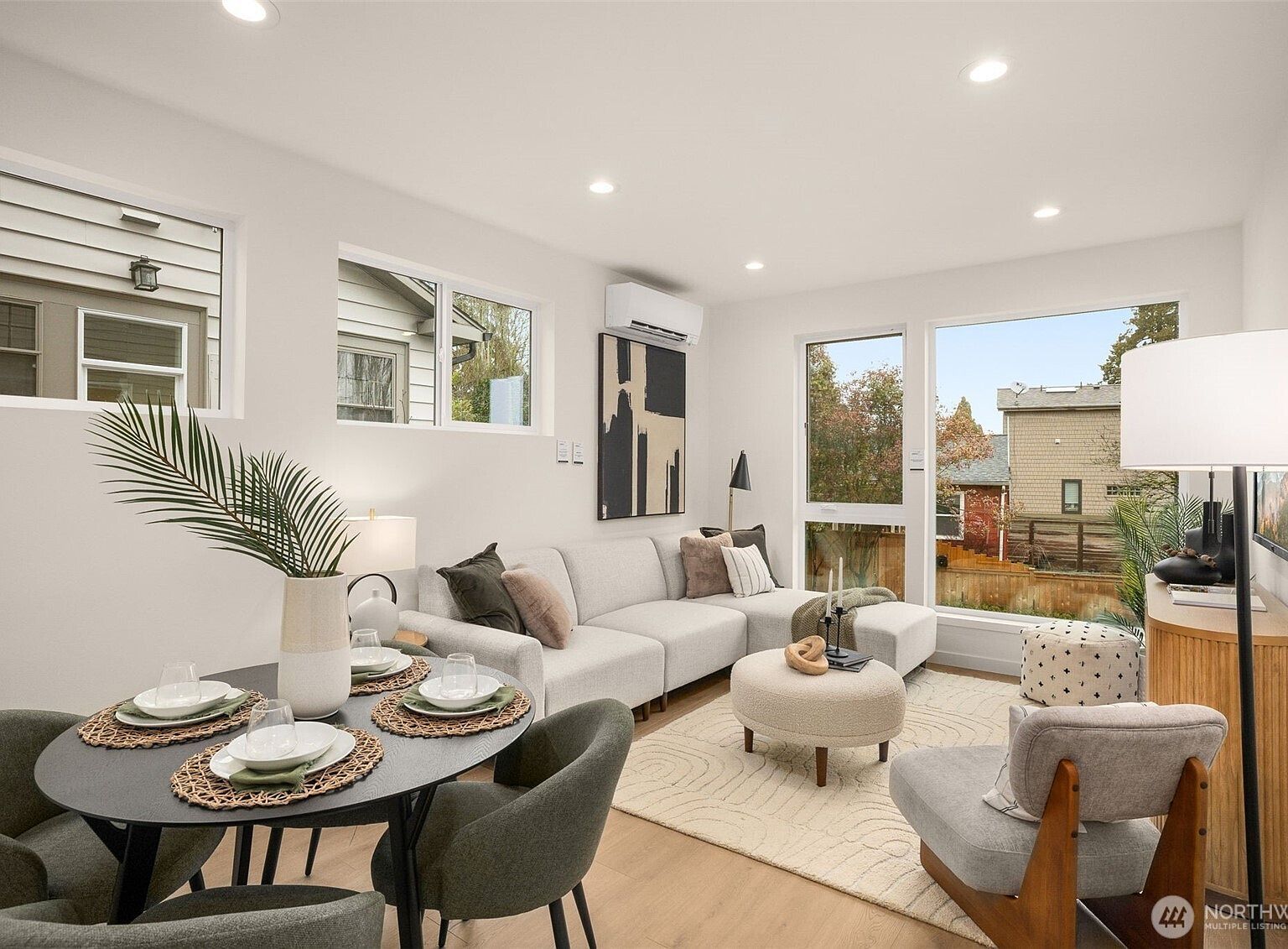 2105 SW Genesee St SW Seattle, WA 98106 - Thumbnail 2