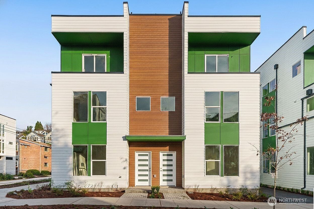 904 A 28th Ave S Seattle, WA 98144 - Thumbnail 2