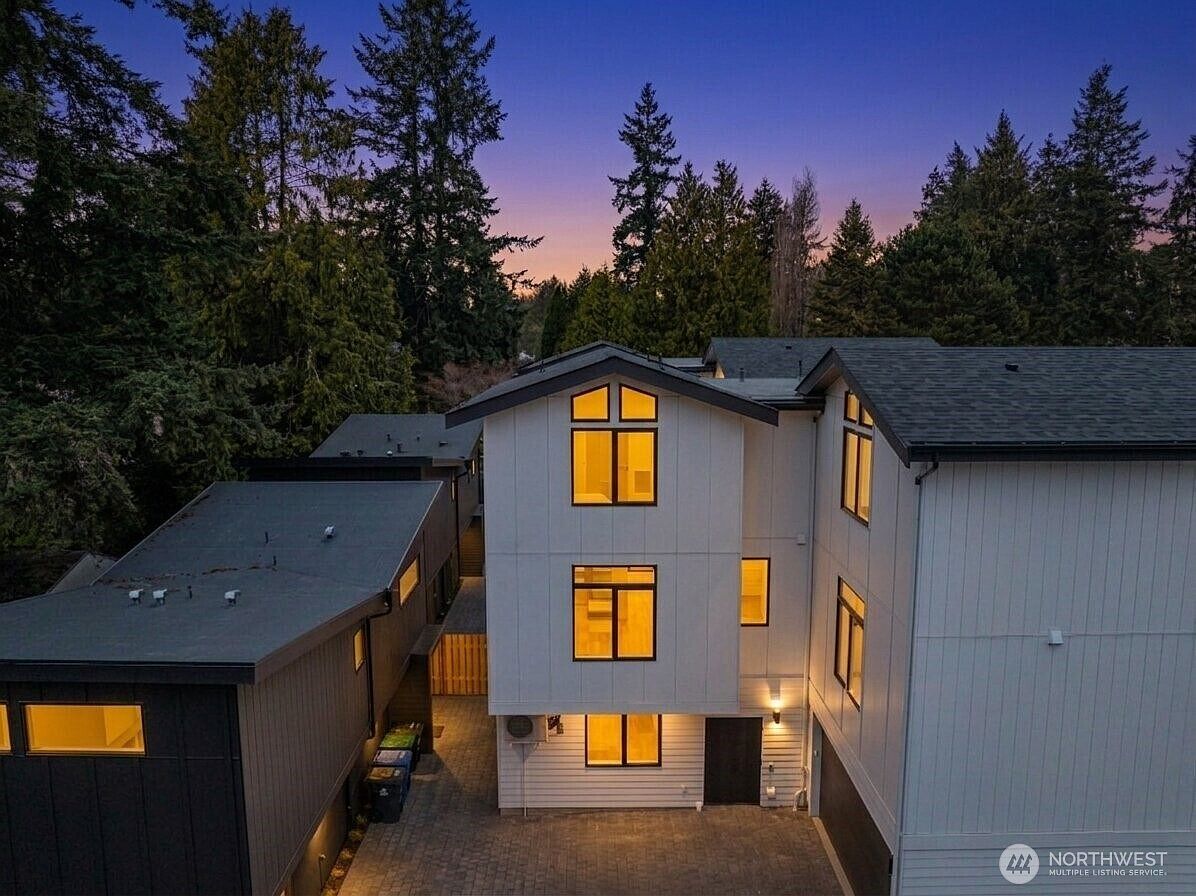 14033 Densmore Ave N Seattle, WA 98133, 98133