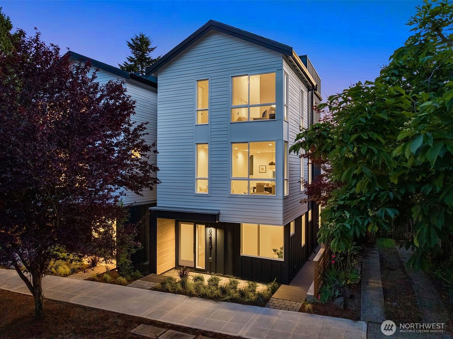 823 B 17th Ave Seattle, WA 98144, 98144