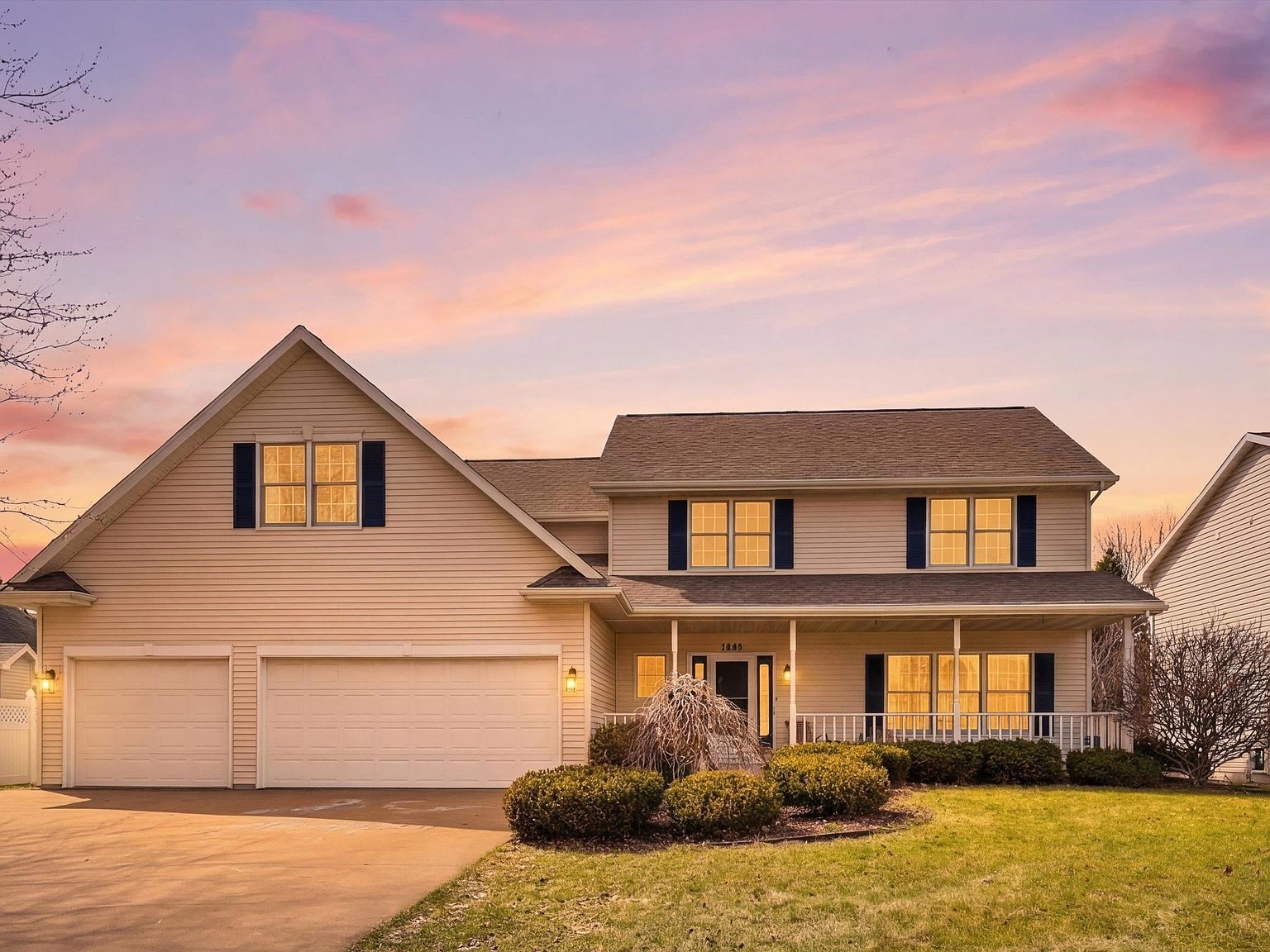 1081 S Violet Ln Appleton, WI 54914  | Single Family