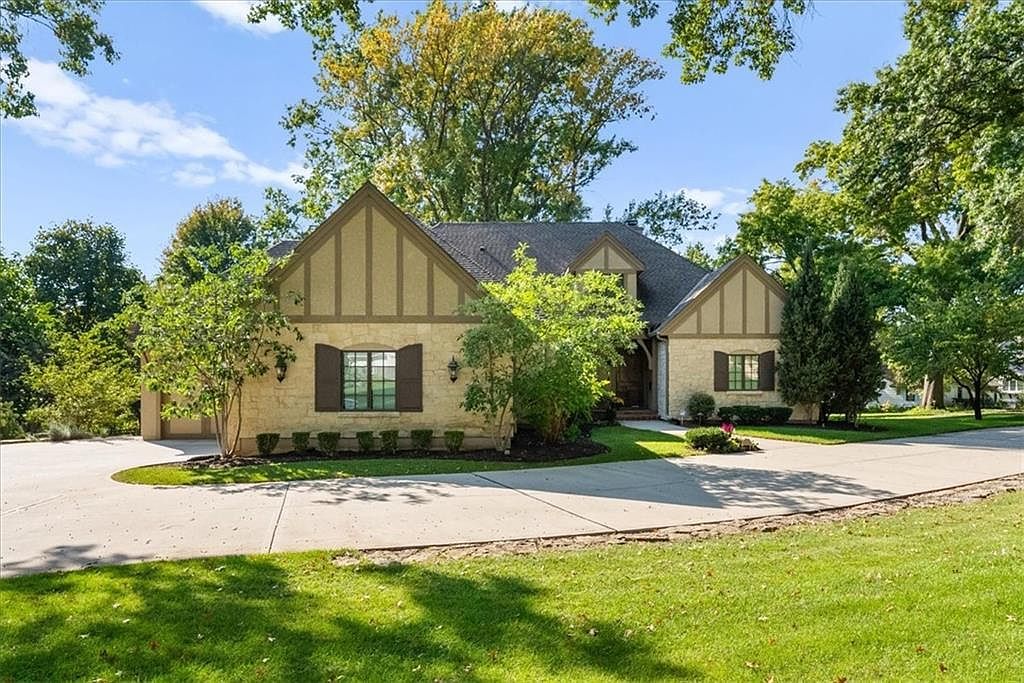 8500 Belinder Rd Leawood, KS 66206 - Thumbnail 2